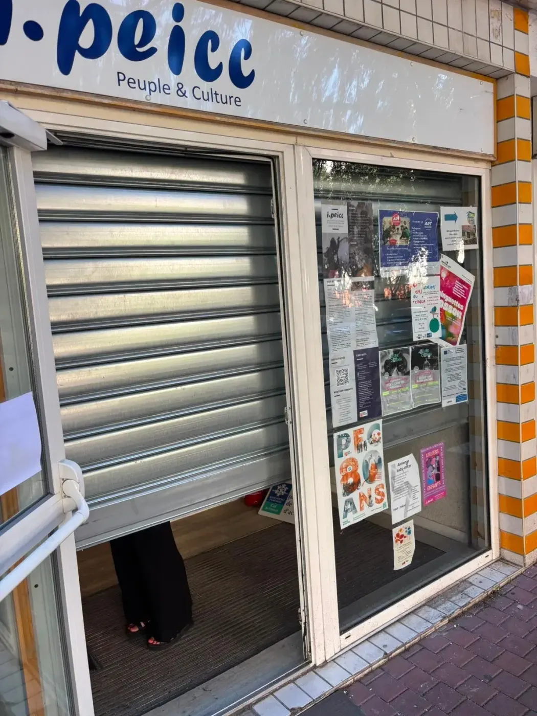 Déblocage de rideau métallique bloqué à Sarcelles