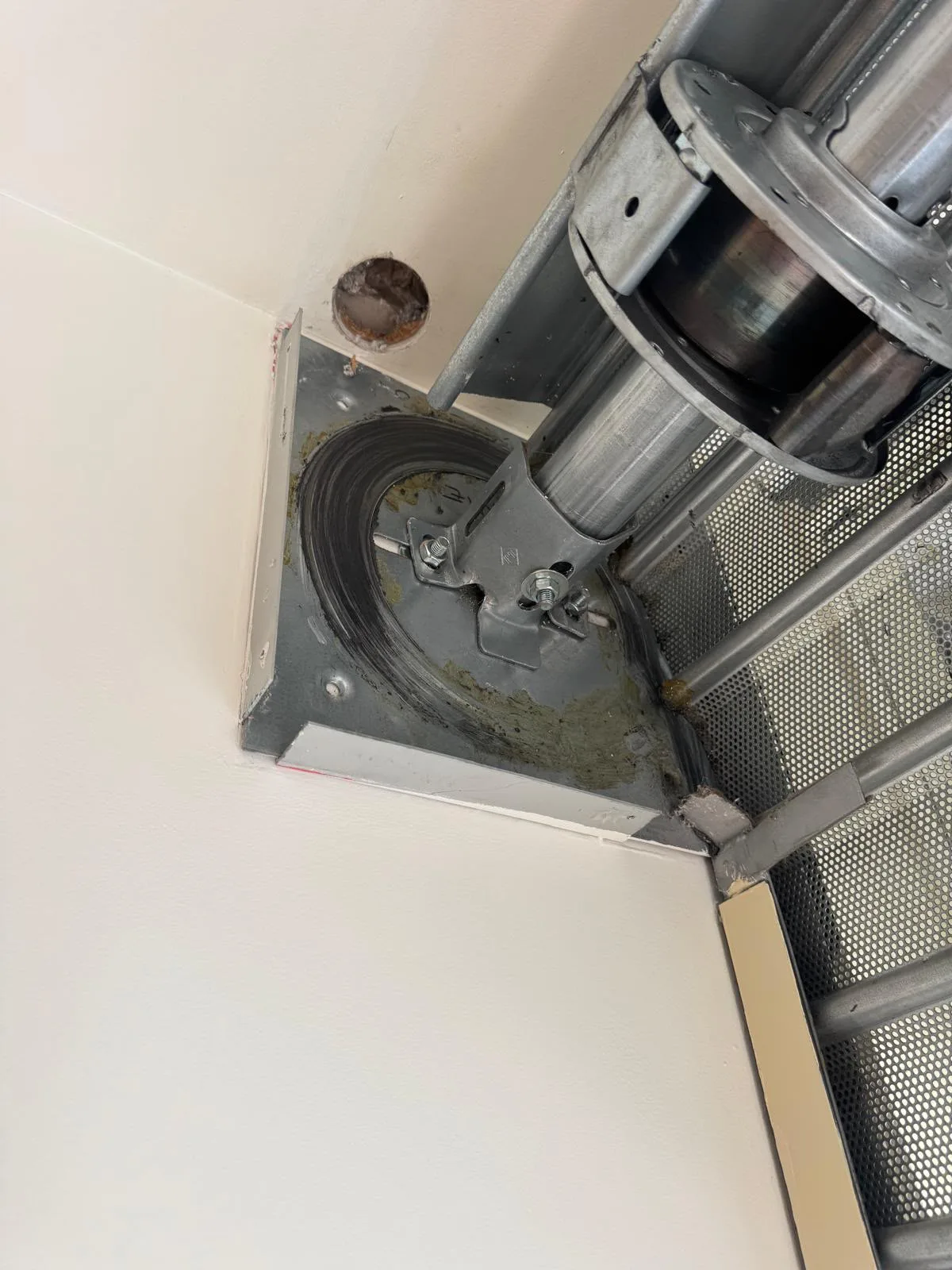 Motorisation de rideau métallique à Sarcelles